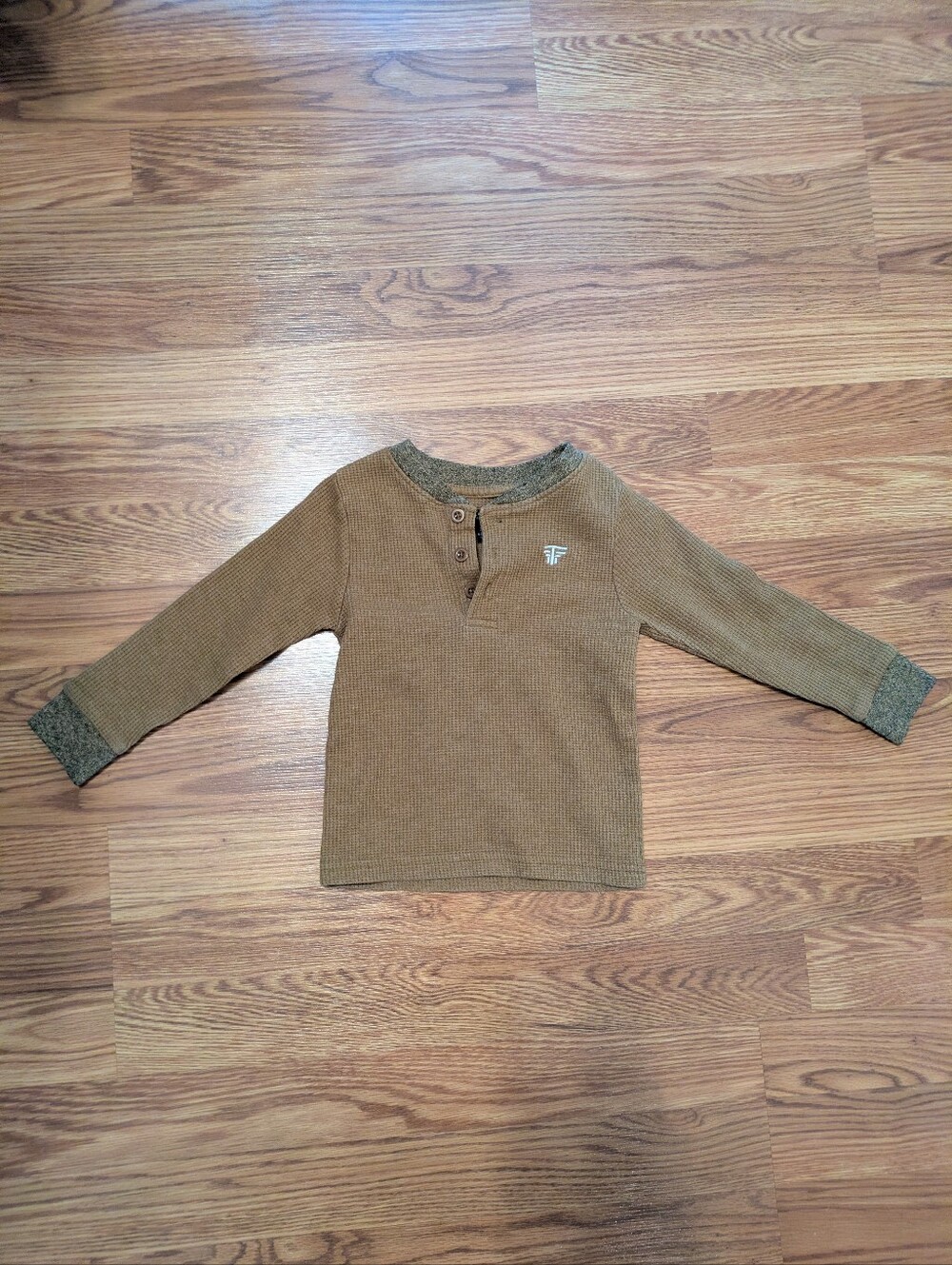 Tahari Boys Long-Sleeve Henley in Camel with Heather Trim